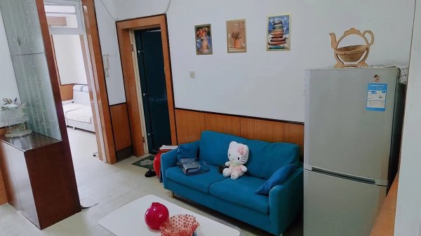 向阳一区四楼73.4平。家电家具齐全。850元/月。