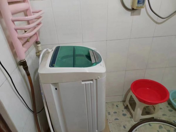 物资小区3楼边户，2室2厅，94平，家电家具齐全，干净板正，