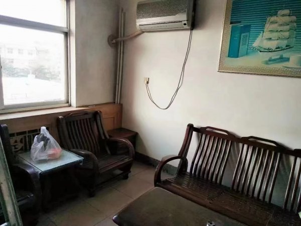 黄山府前学区房，农行家属楼五楼83平，三室简单装修，26.8