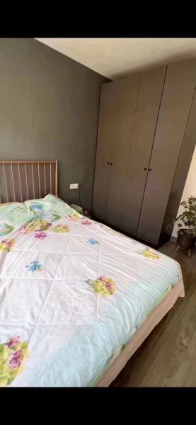 笙歌小区四楼边户，精装短住，地暖，70平，2室加衣帽间，拎包