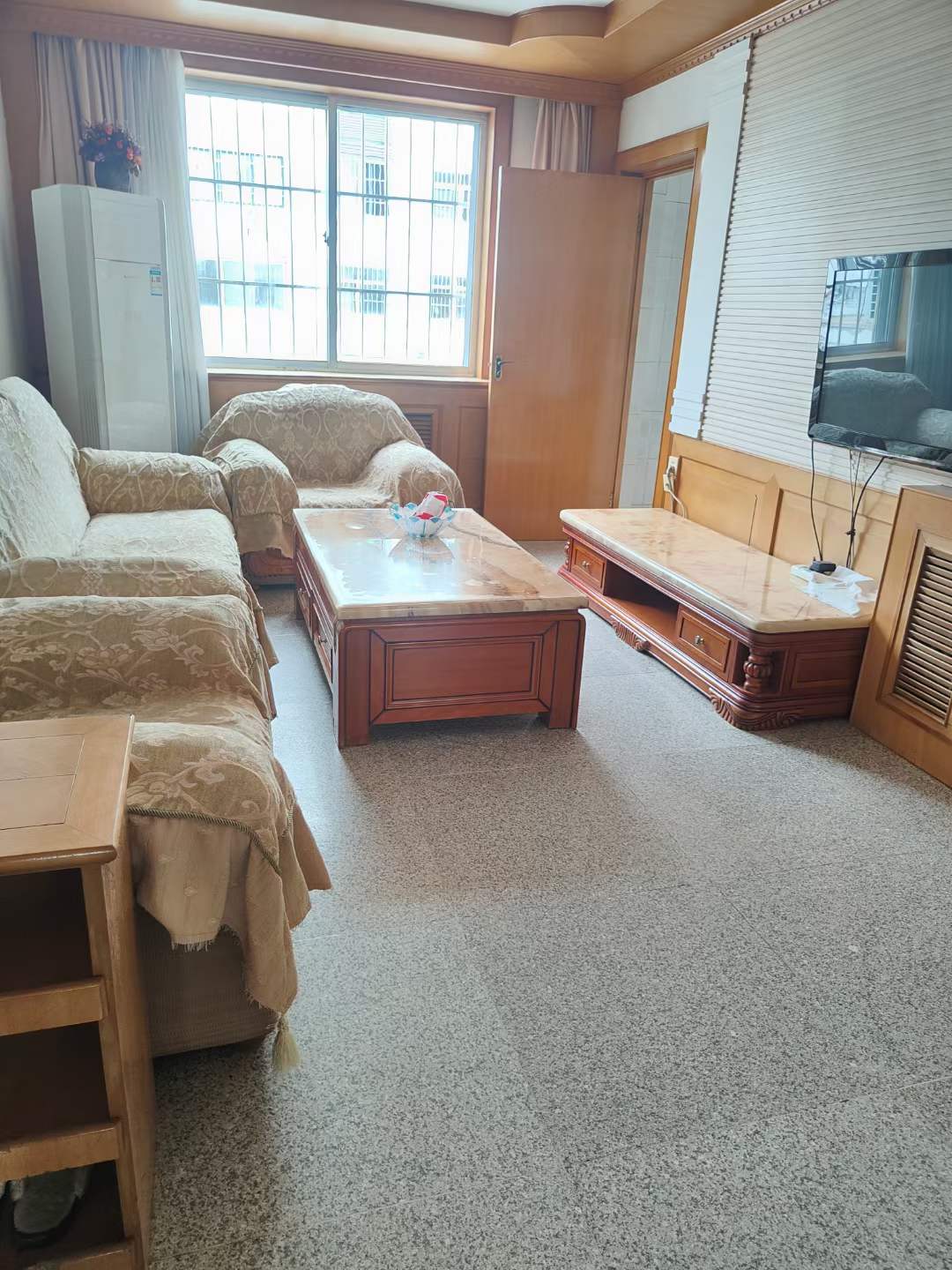 兴东小区，一楼，84平，44.8万