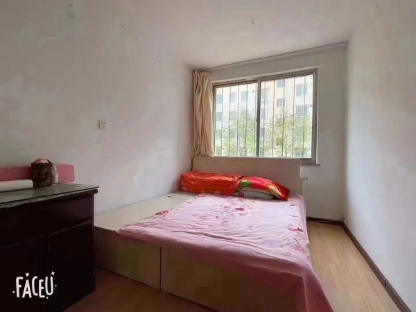 城东一区，一楼带露台 68平！45.8万！精装双气，南厅两居