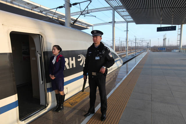青岛高铁 直聘 男女乘务员，名额有限，急