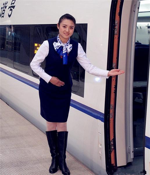 青岛高铁直聘男女乘务员 名额有限 急