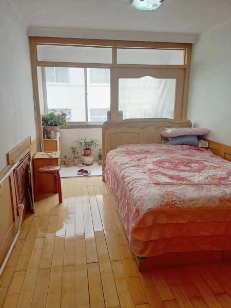 化工小区2楼76平 北厅，二室二厅拎包入住，带两个大草棚