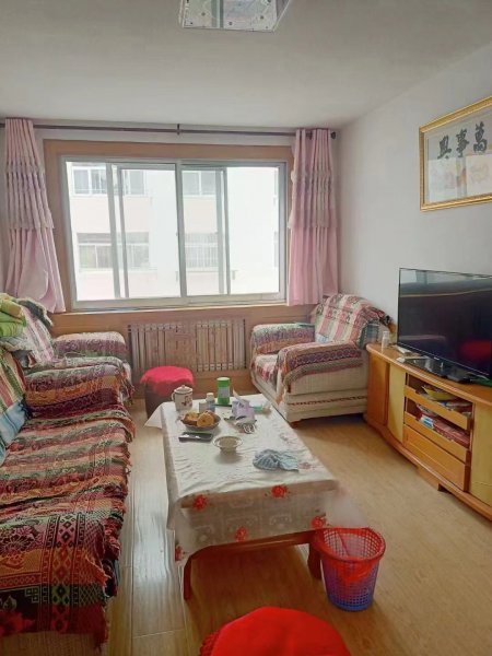 化工小区2楼76平 北厅，二室二厅拎包入住，带两个大草棚