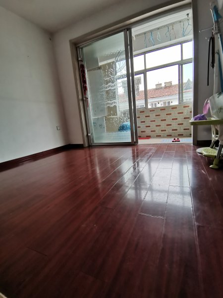 福利巷自家楼房出租，出门就是体育公园，交通、购物便利