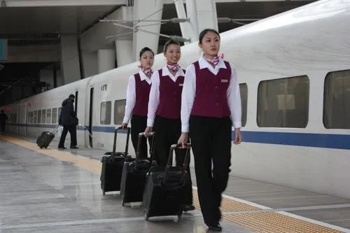 直聘青岛高铁男女乘务员，名额有限。