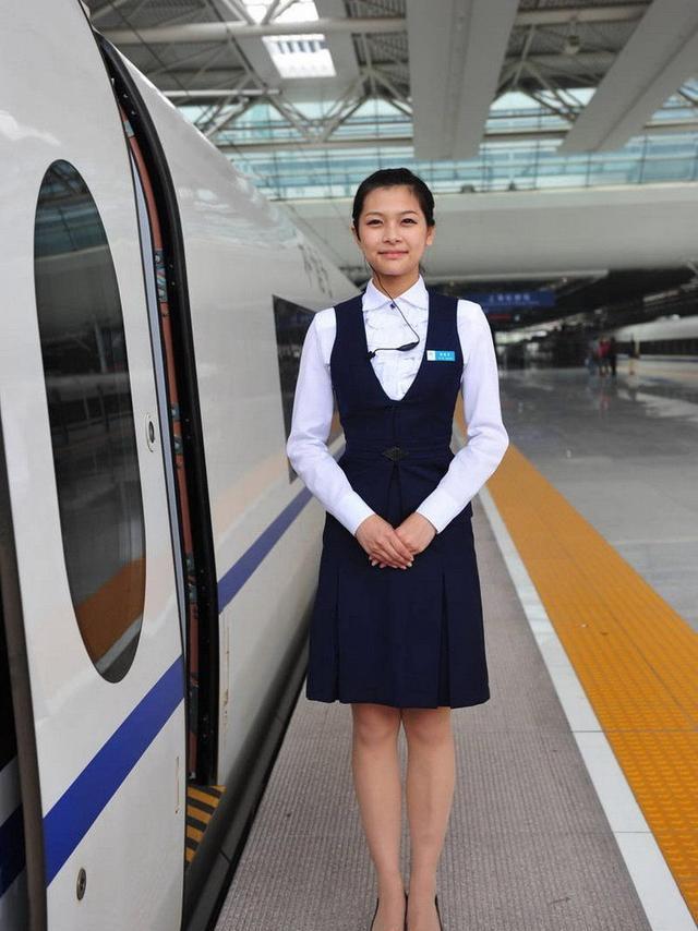 直聘青岛高铁男女乘务员 剩9个名额。