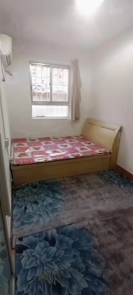 向阳小区贴地一楼，56.4平，两室一卫，近几年装修短住，诚售