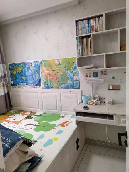黄山小区3楼，精装短住，70.7平，送家具家电，34.8万，
