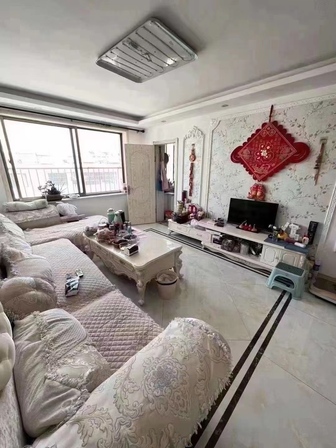 急售低首付，向阳二区顶+阁，单层85平，三室，精装短住带家具