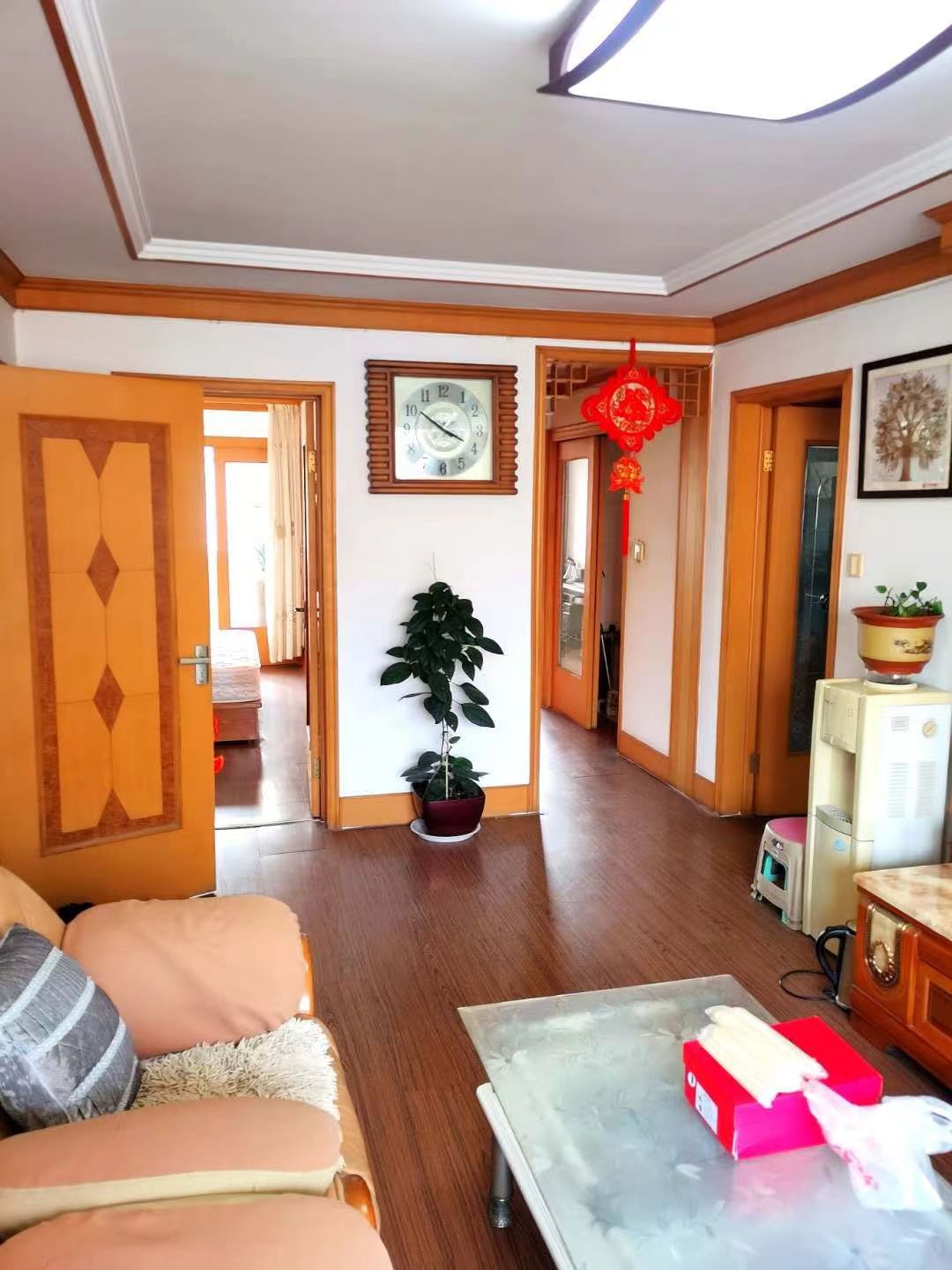 东风花园旁四楼86平两室家电齐有空调租金900