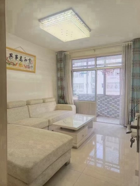 一实小旁边供销贴地2楼61平，地暖天然气，价格便宜。