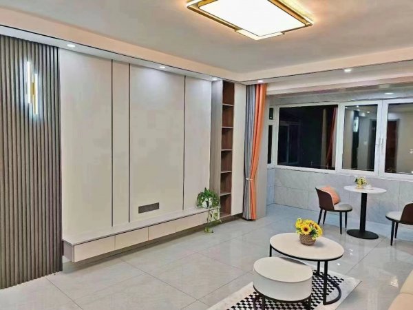 光明小区四楼98平49.8万，精装未住全明户型超大南厅!正三