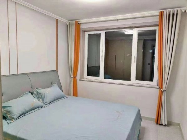 光明小区四楼98平49.8万，精装未住全明户型超大南厅!正三