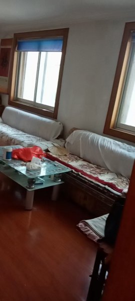 向阳一区，工商总行西2楼，05年竣工，81平，2室2厅，44