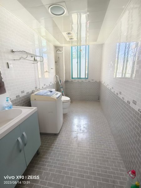 罗马阳光城 136平2楼东 三室两厅两卫送车库售价75万