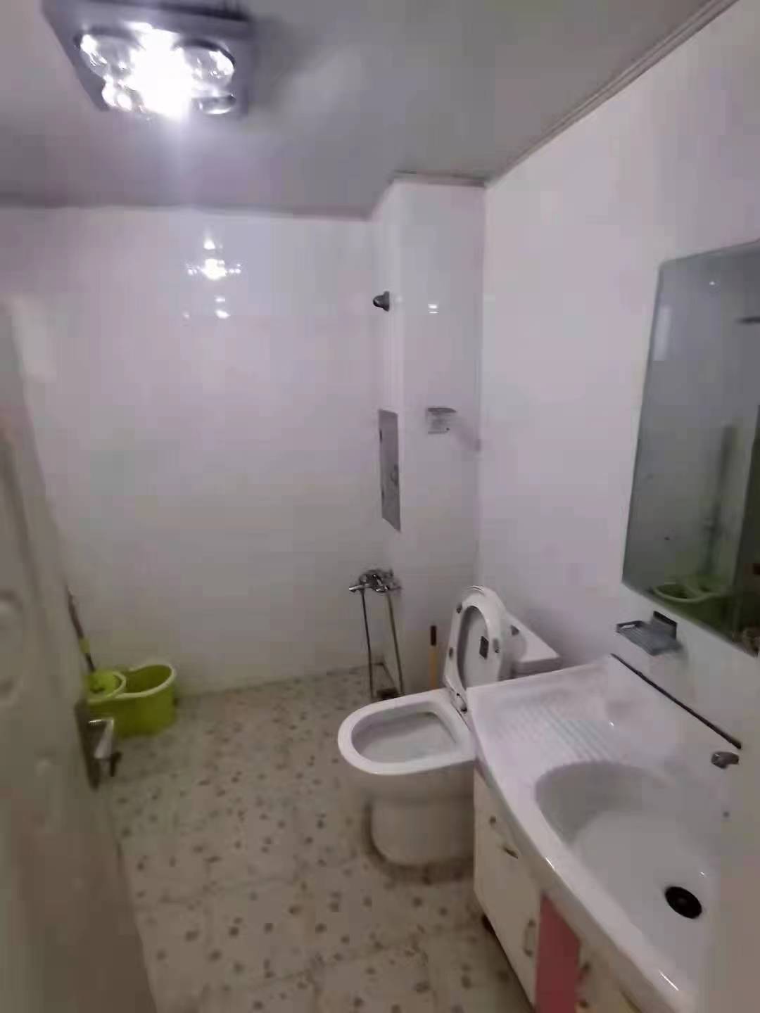 润泽小区阁楼三室家电齐有空调租金600