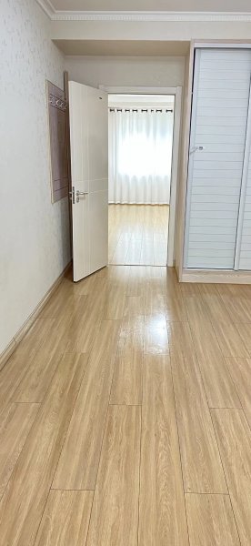 紫锦花园南区1楼西户房本面积133平方，婚房短住拎包入住仅售