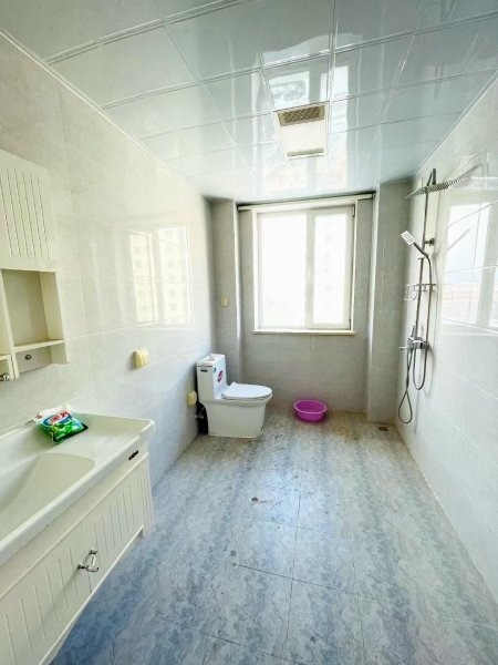 香格里拉一区雅居苑电梯小高层6楼，137平三室两卫，精装未住