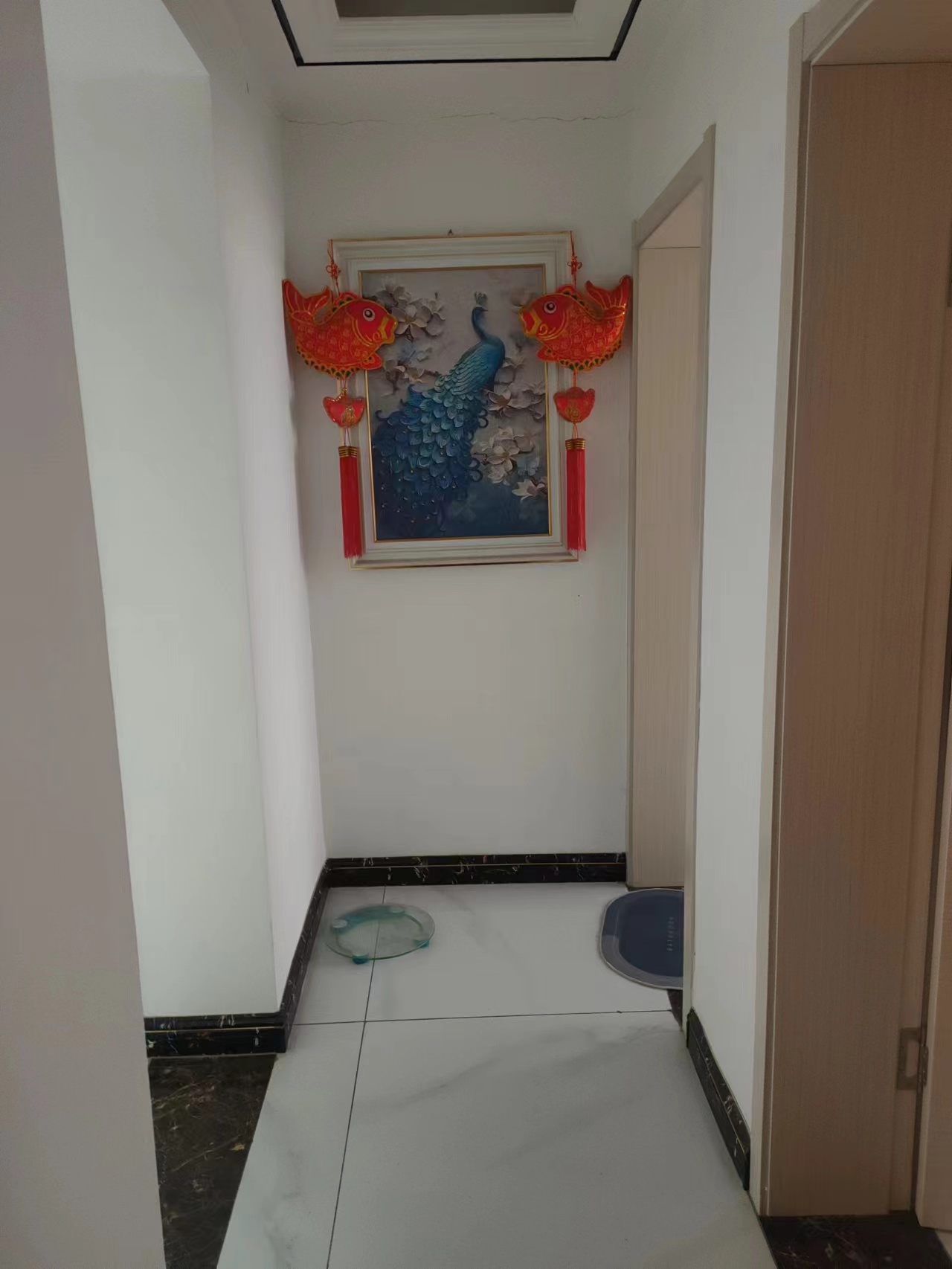 人民广场对面落地二楼双气家具家电齐全，拎包入住