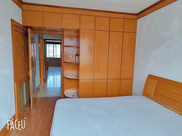 文苑小区三楼 82平 两室房东精装短住出售46.8万