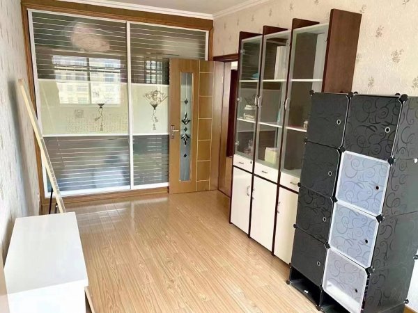 [特价金泰小区 4楼118平，精装短住，三室两厅，三室向阳，