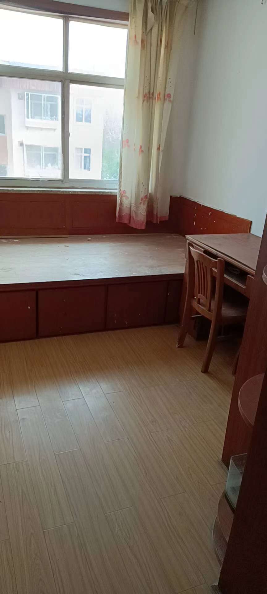 光明小区学区房出租，家具齐全租金700