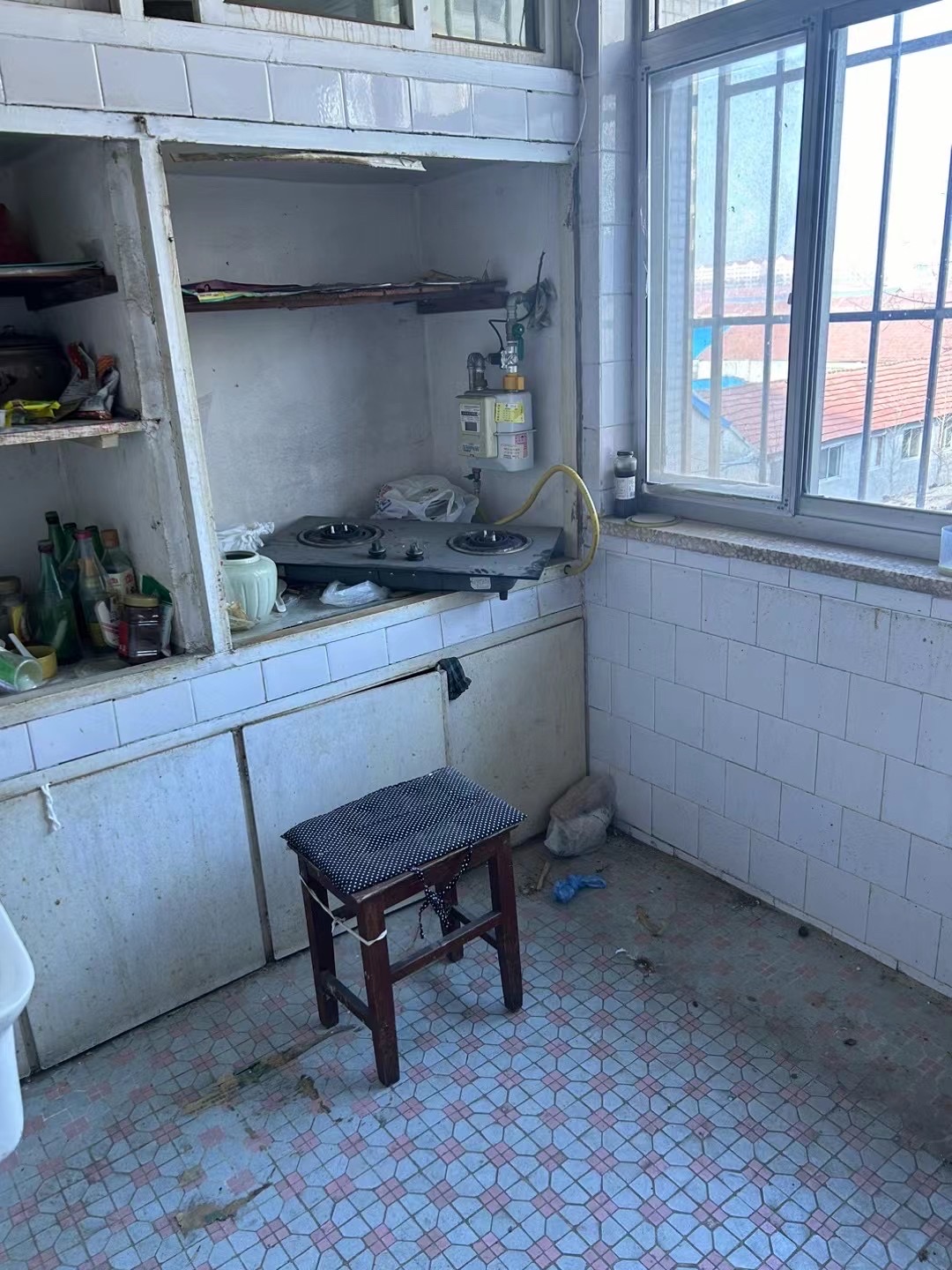 官地明珠路北涟源小区二楼，三室一厅，毛坯房，71.87平