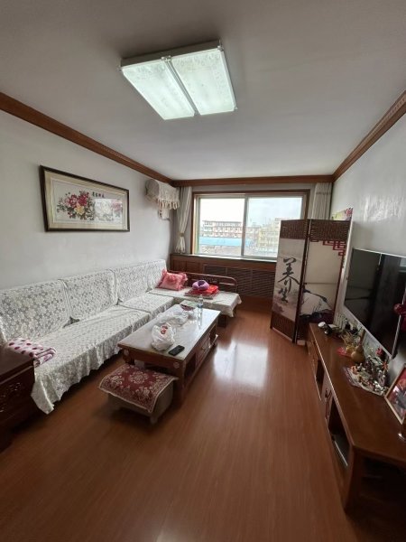 富山小区四楼边户91平，精装两室两厅，家里干净板正，直接领包