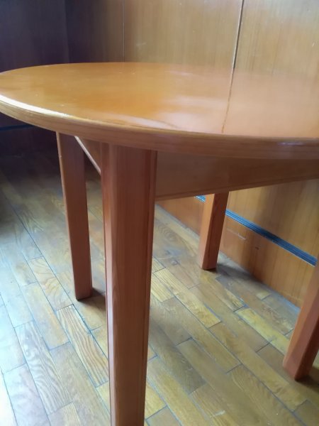 实木小圆桌