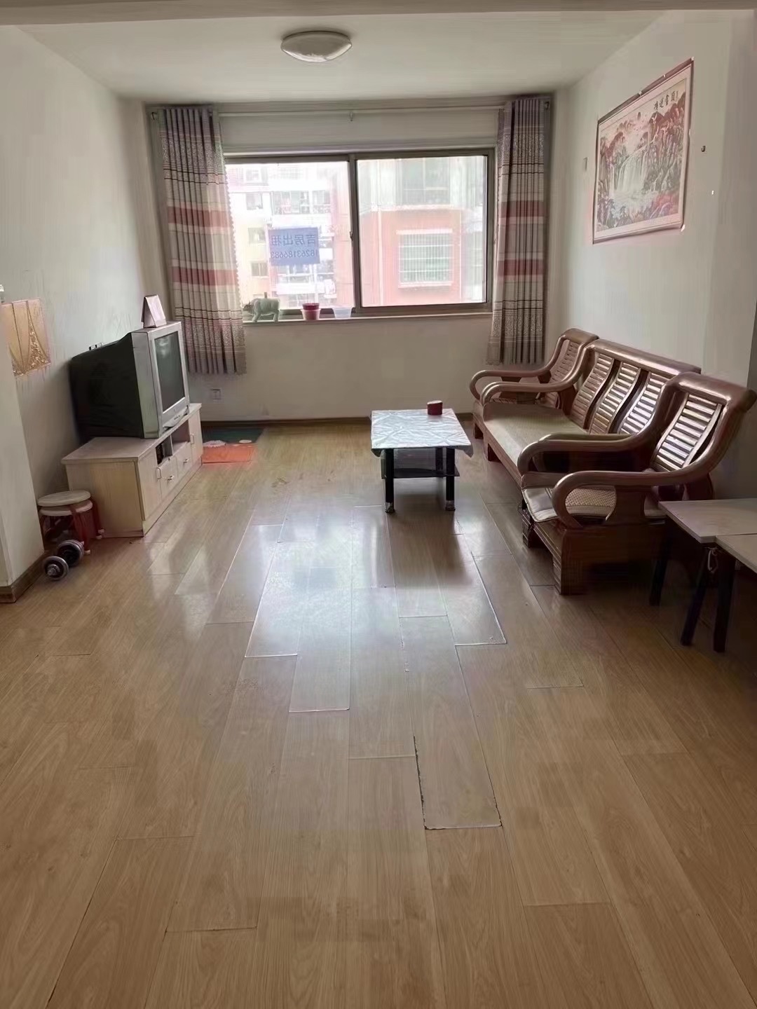 吉房出租：西城华府住人1楼101平，两室两厅