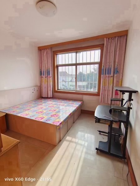【黄山府前一中学区】 向阳二区，金桥羽绒服楼上2楼81.24