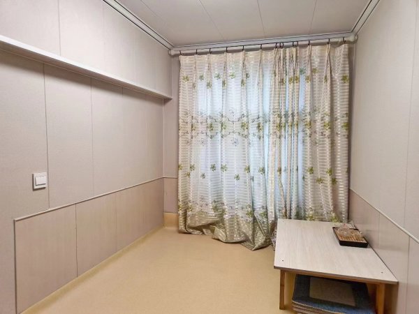 黄山小区贴地1楼，61平方，精装短住，29.8万，3居室，黄