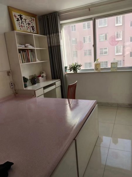 润泽小区 2楼 精装两室，家具家电齐全，年付1200元每月。