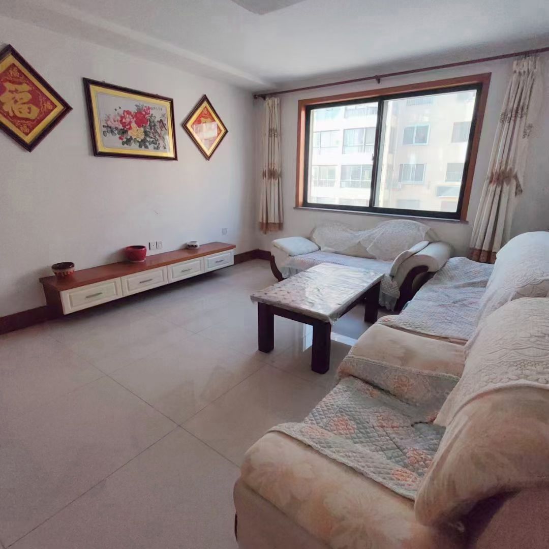 丽园二区，三楼102平，两室两厅加衣帽间，1200/月