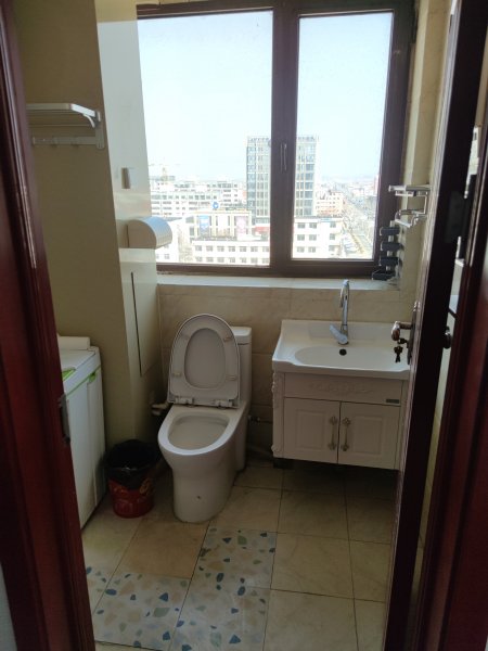 市区繁华地段写字楼出租，商住两用