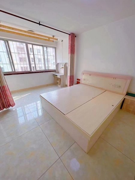 金泰小区2楼，房本95.5平，超大北厅，婚房精装修46.8万