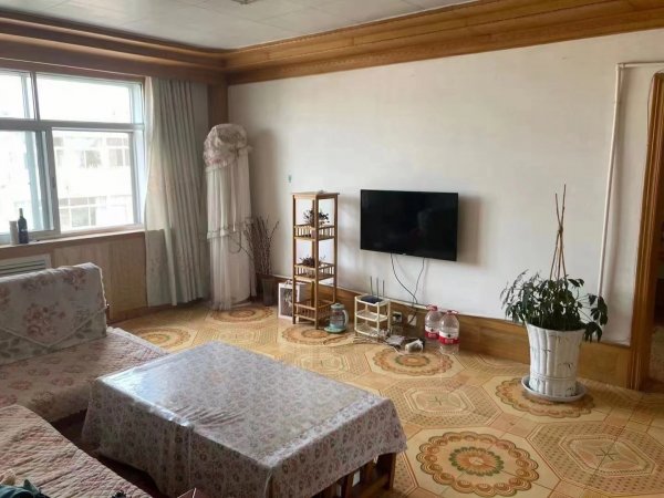 位置绝佳，二实小府前，城东二区5楼39.8万拎包入住
