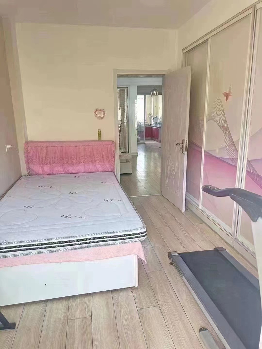 天筑绿洲三楼半89平，精装三室，家电家具齐全