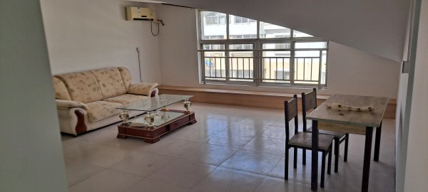 出租文苑小区130平阁楼