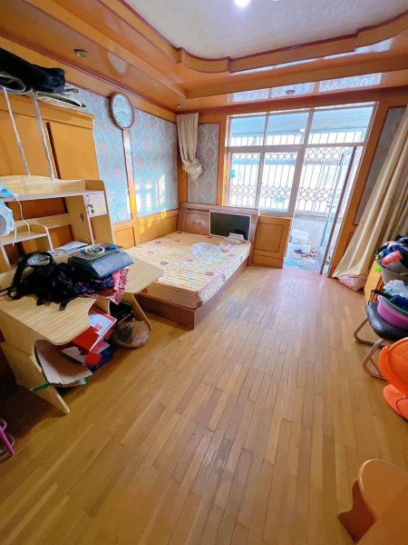 滨河小区1楼，80平，36.8万，三室一厅，暖气天然气