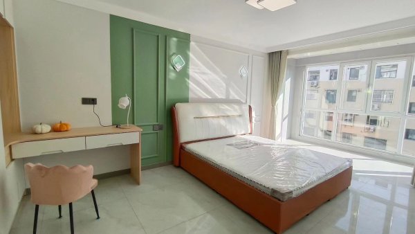 西馨苑4楼，87平，46.8万 三室一厅，精装未住