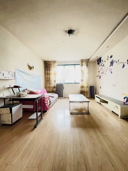 西馨苑5楼(非顶楼)93平，28.8万​​​​​，可改三室，