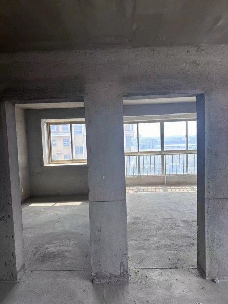 隆城林语13楼，107平米，三室一卫