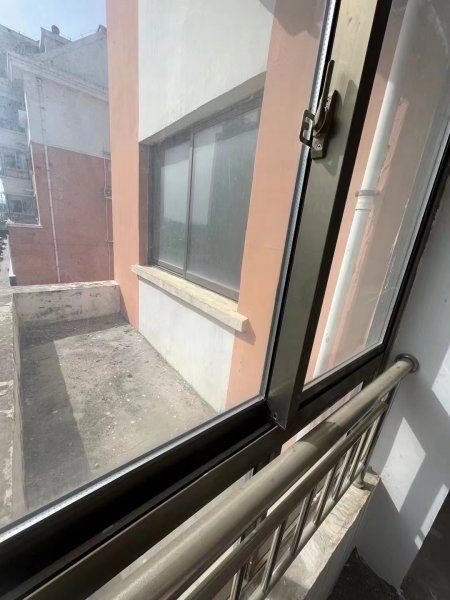 【夏南新城】框架3楼边户，房本101平，三室两厅一卫，带露天