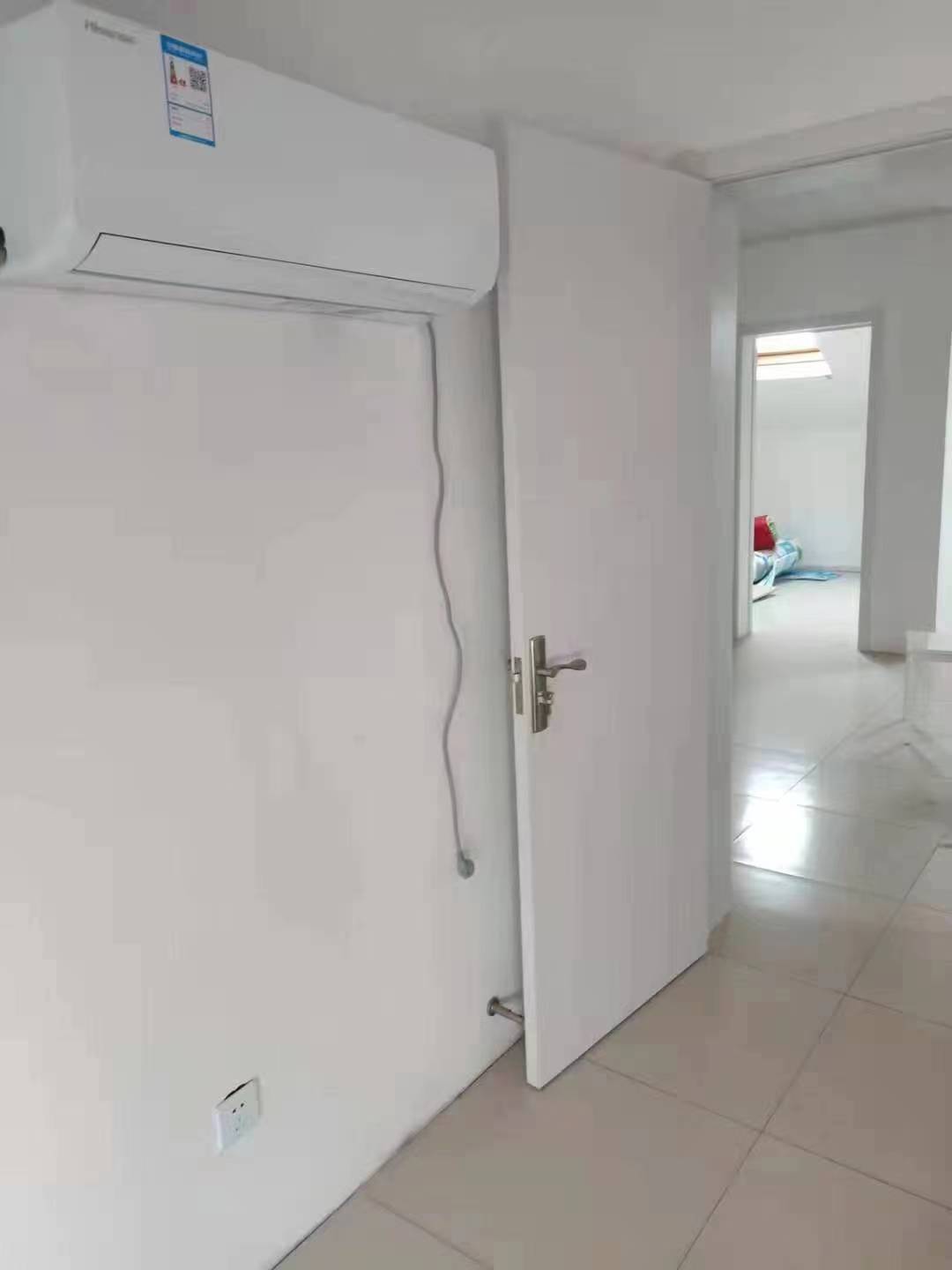 润泽小区阁楼家电齐有空调热水器租金600