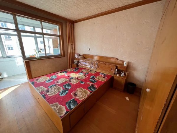 出租，政府后东苑小区3楼66平， 两室一厅，家具家电齐全拎包