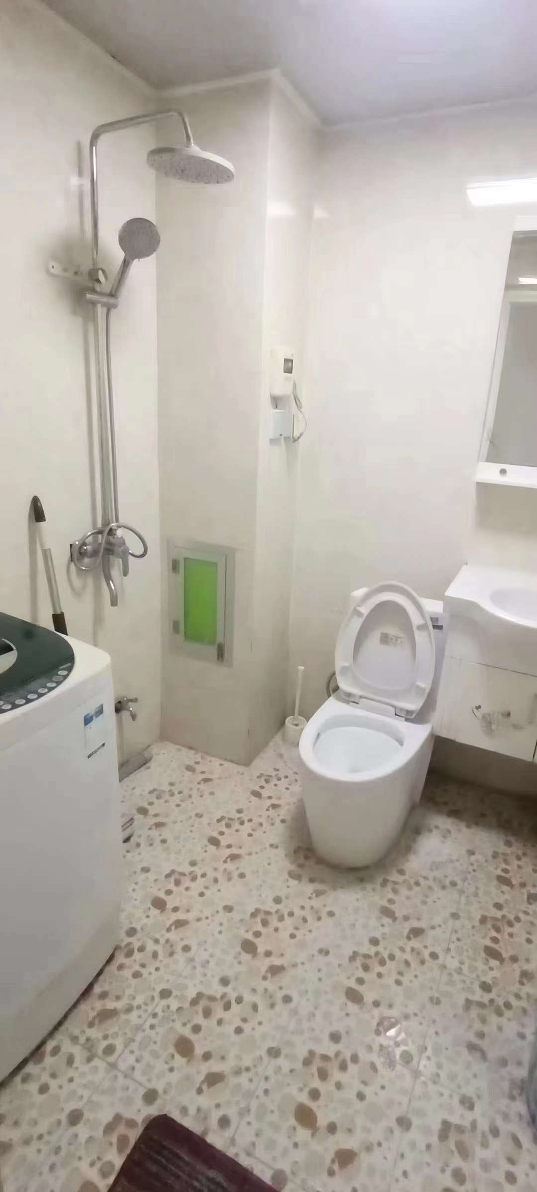 幸福小区2楼90平，地暖精装，家具家电齐全有空调，1200/